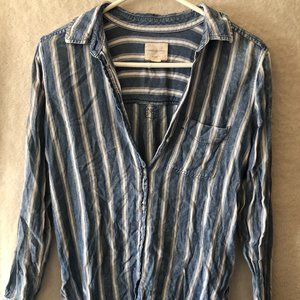 Woman's American Eagle Long Sleeve Button Down Dress Shirt - Size S